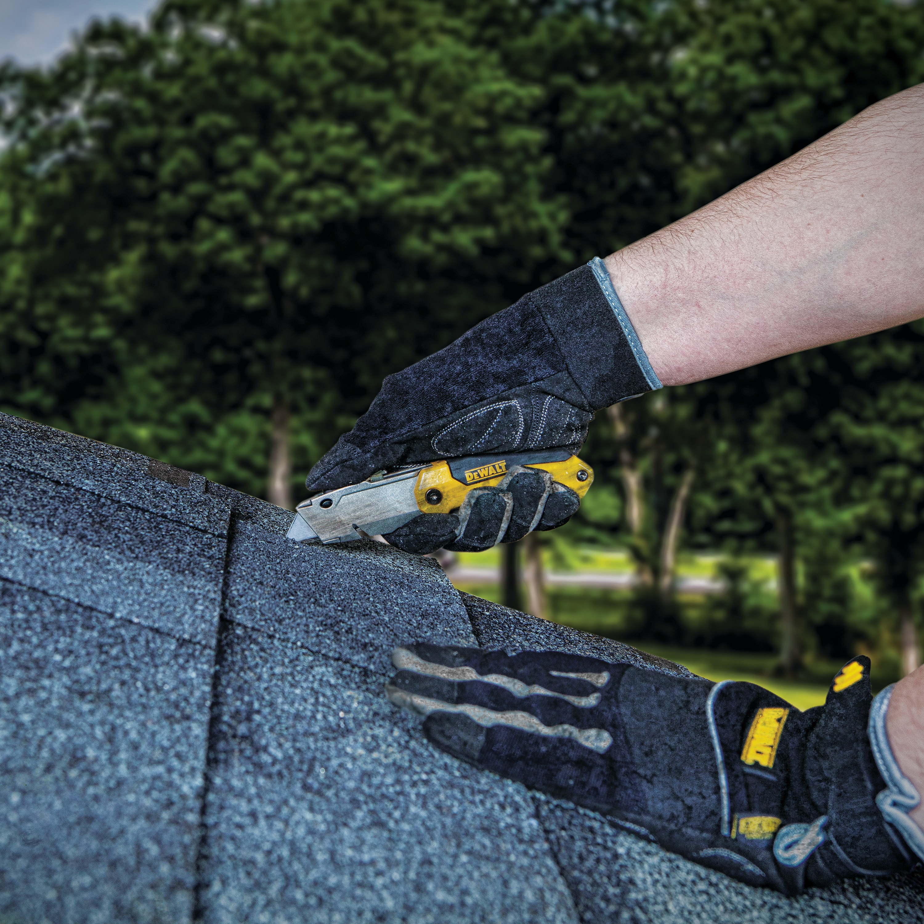 Folding Retractable Utility Knife DWHT10035 DEWALT