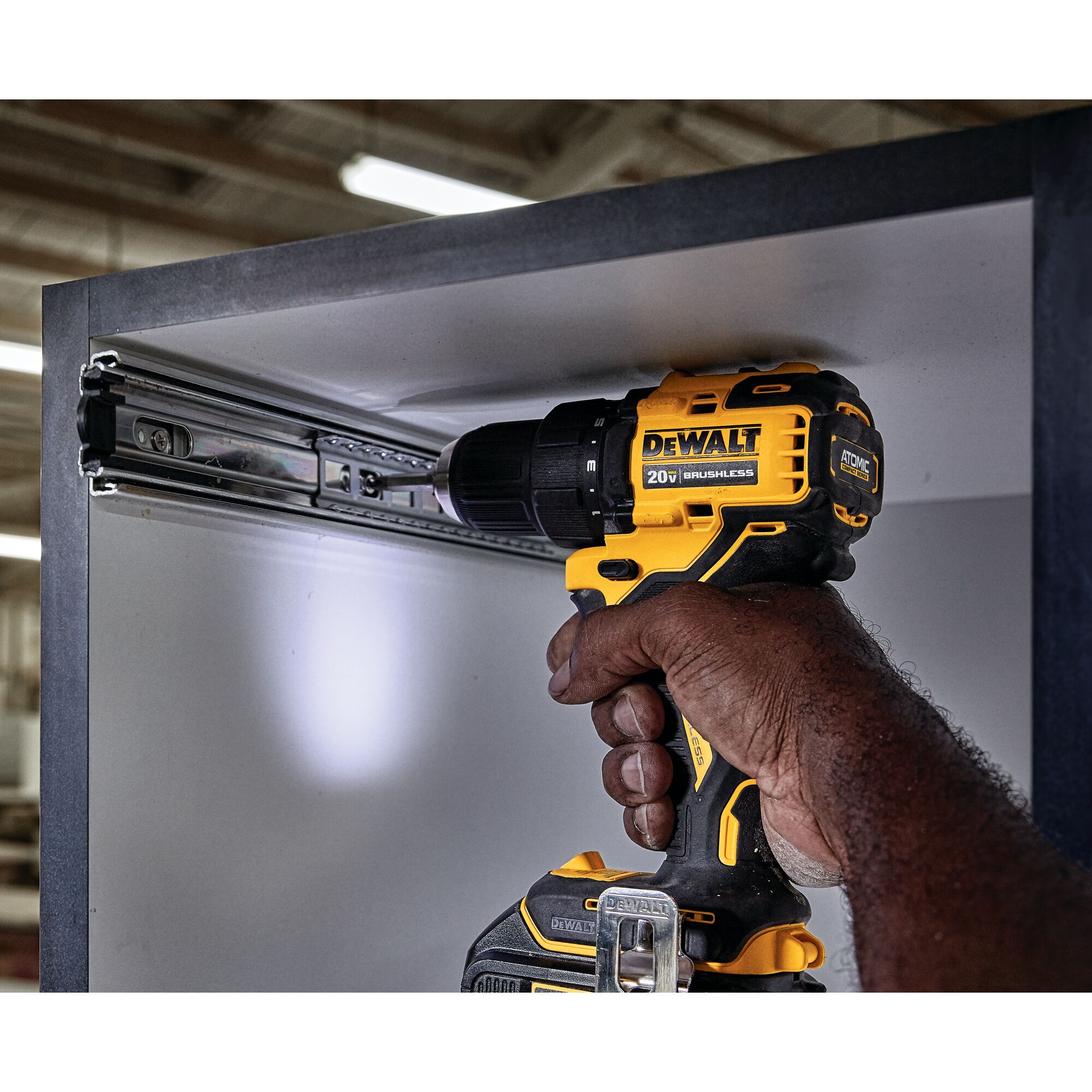 Dewalt 20v max compact best sale brushless drill driver kit