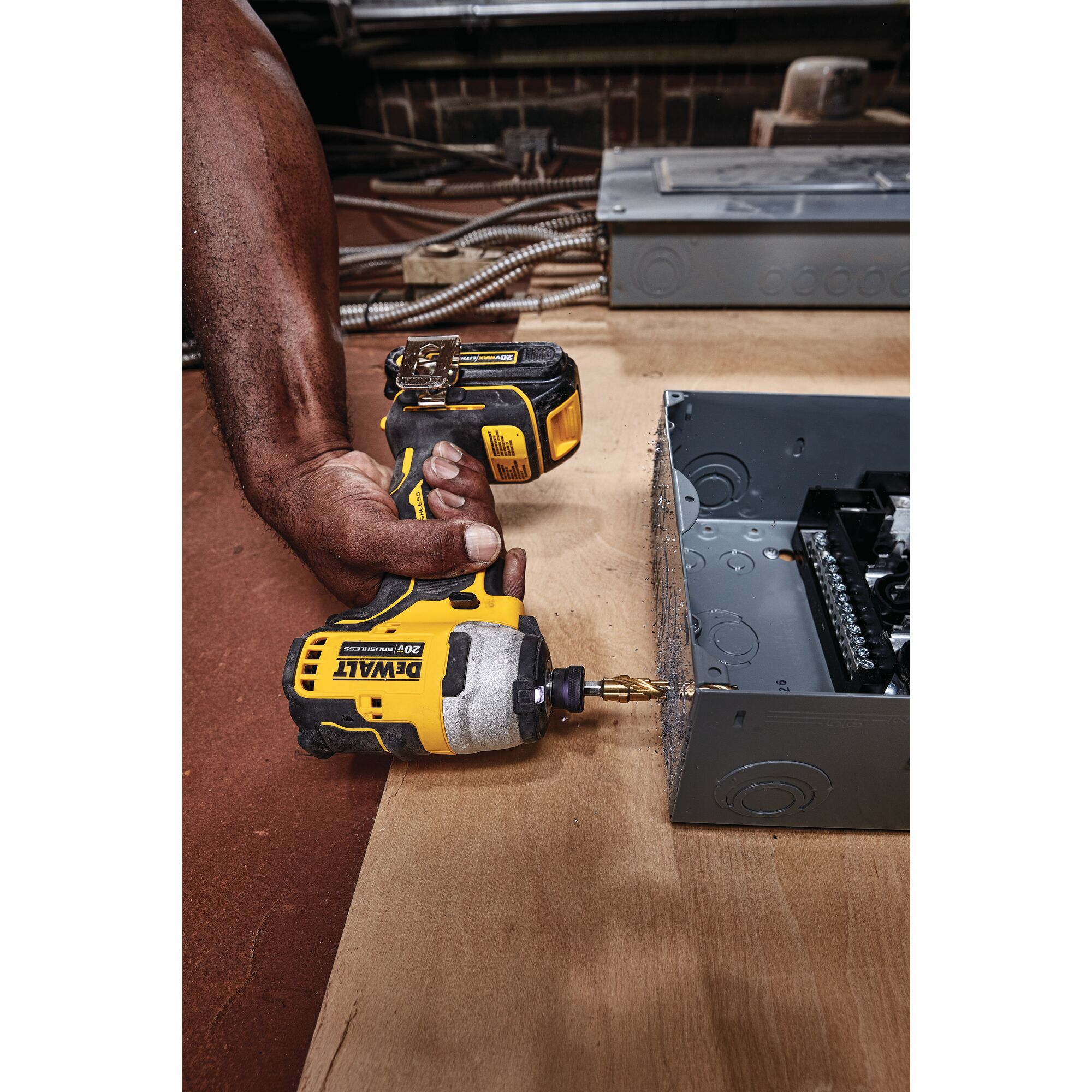 Dewalt dcf809b atomic 20v max compact brushless impact driver reviews clearance