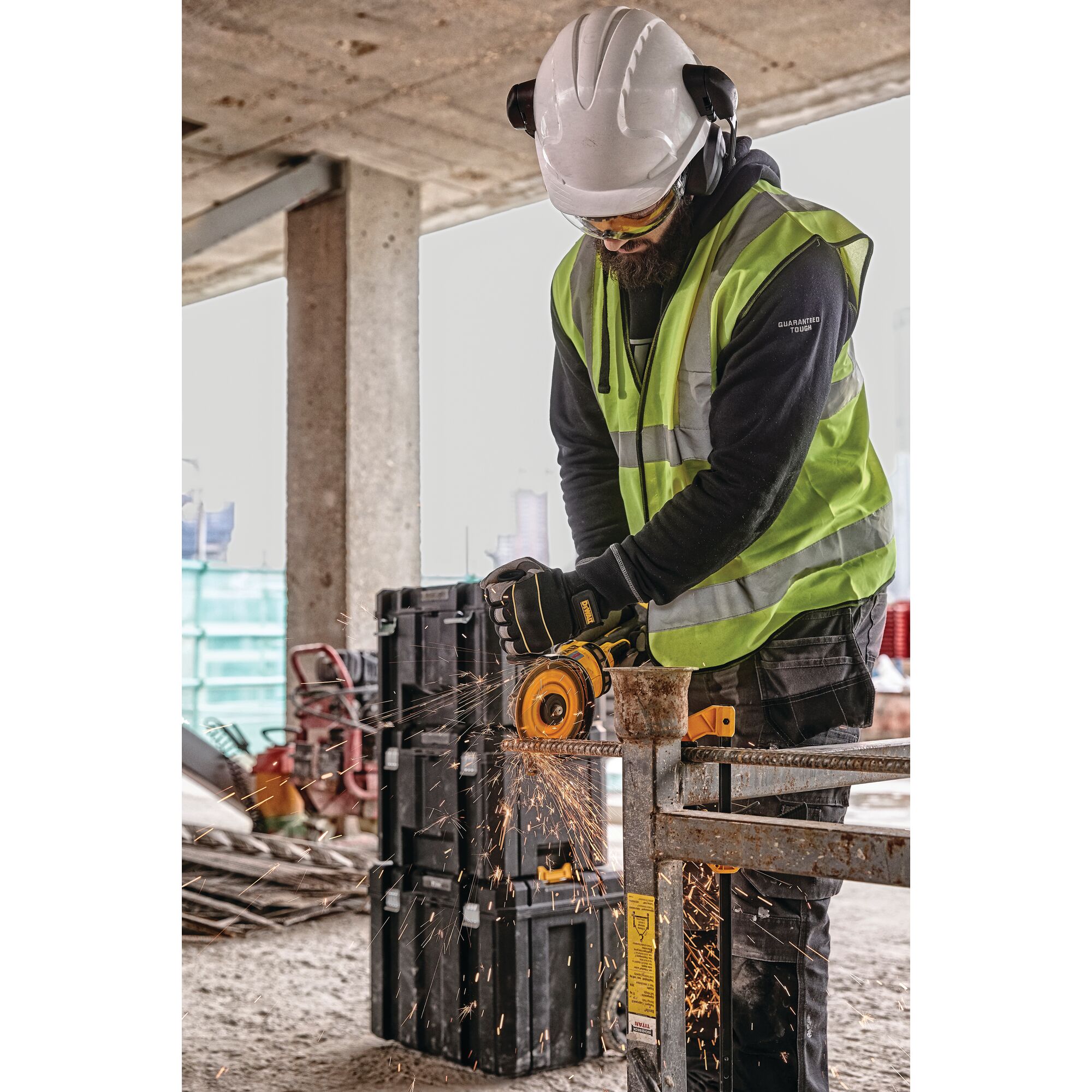 FLEXVOLT 60V MAX Brushless 4 1 2 in. 6 in. Cordless Grinder