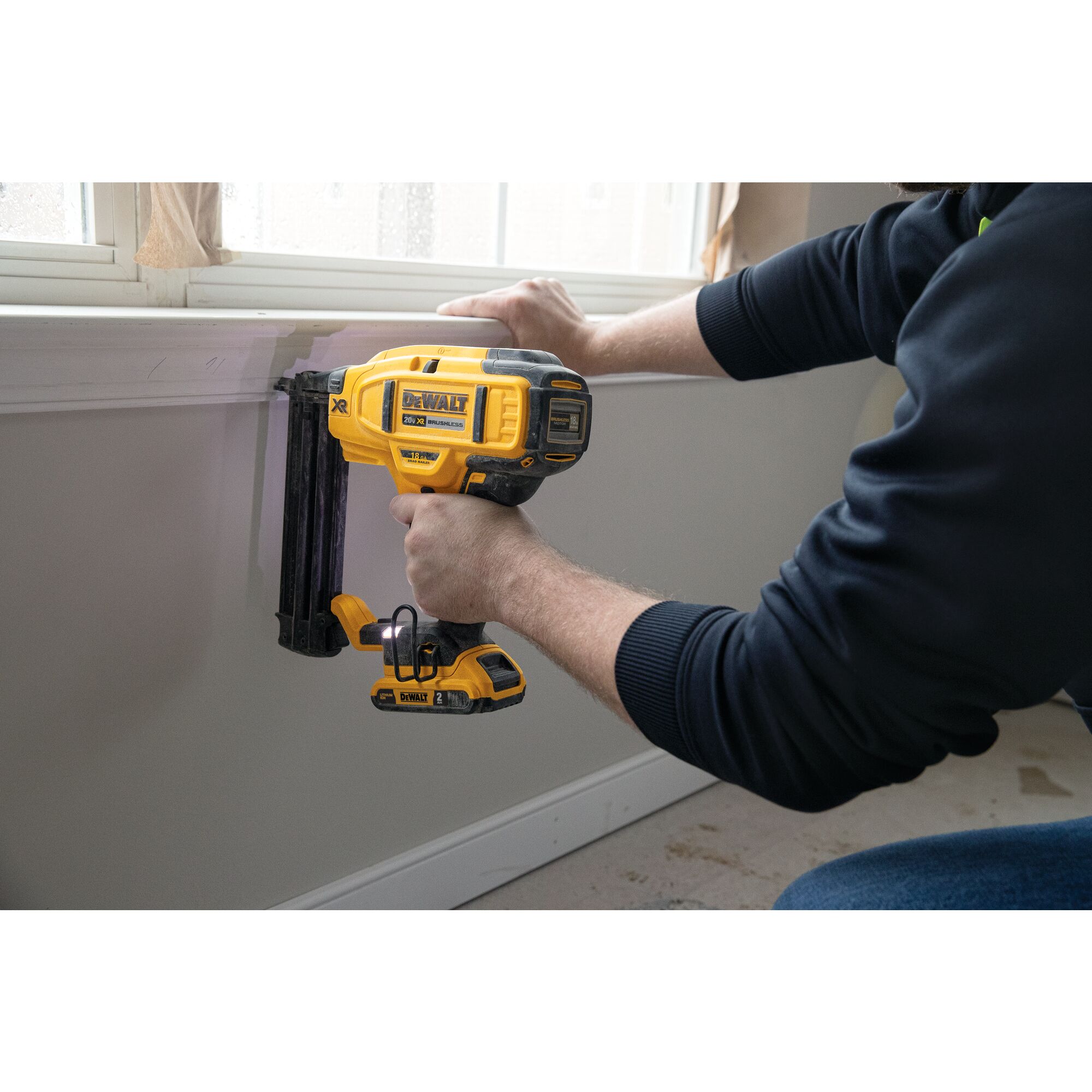 Brad nailer clearance cordless dewalt