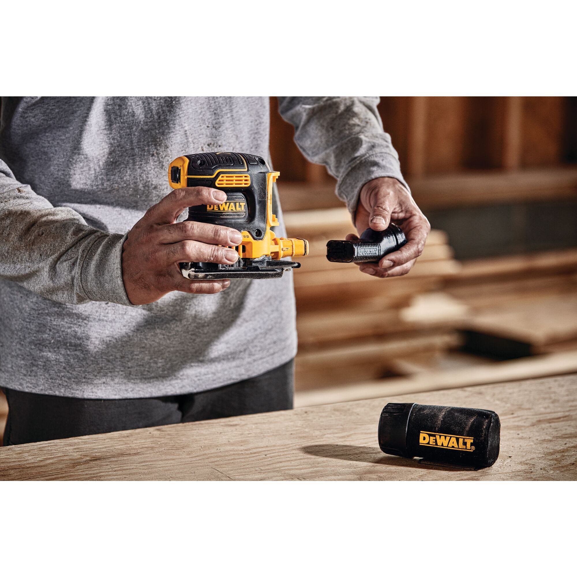 20V MAX* XR® Brushless Cordless 1/4 Sheet Variable Speed Sander