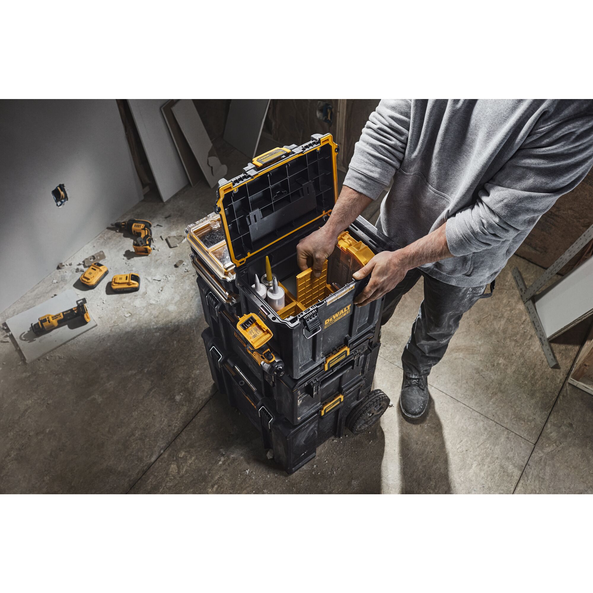 TOUGHSYSTEM® 2.0 Deep Compact Toolbox | DEWALT