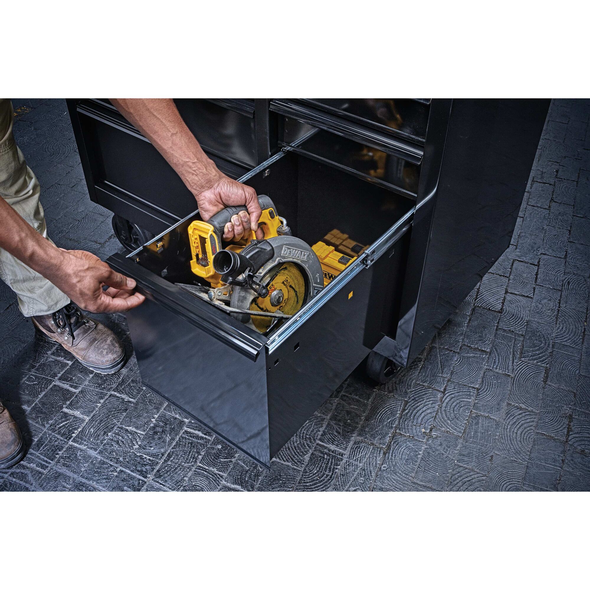 26 in. Wide 6 Drawer Rolling Tool Cabinet DEWALT